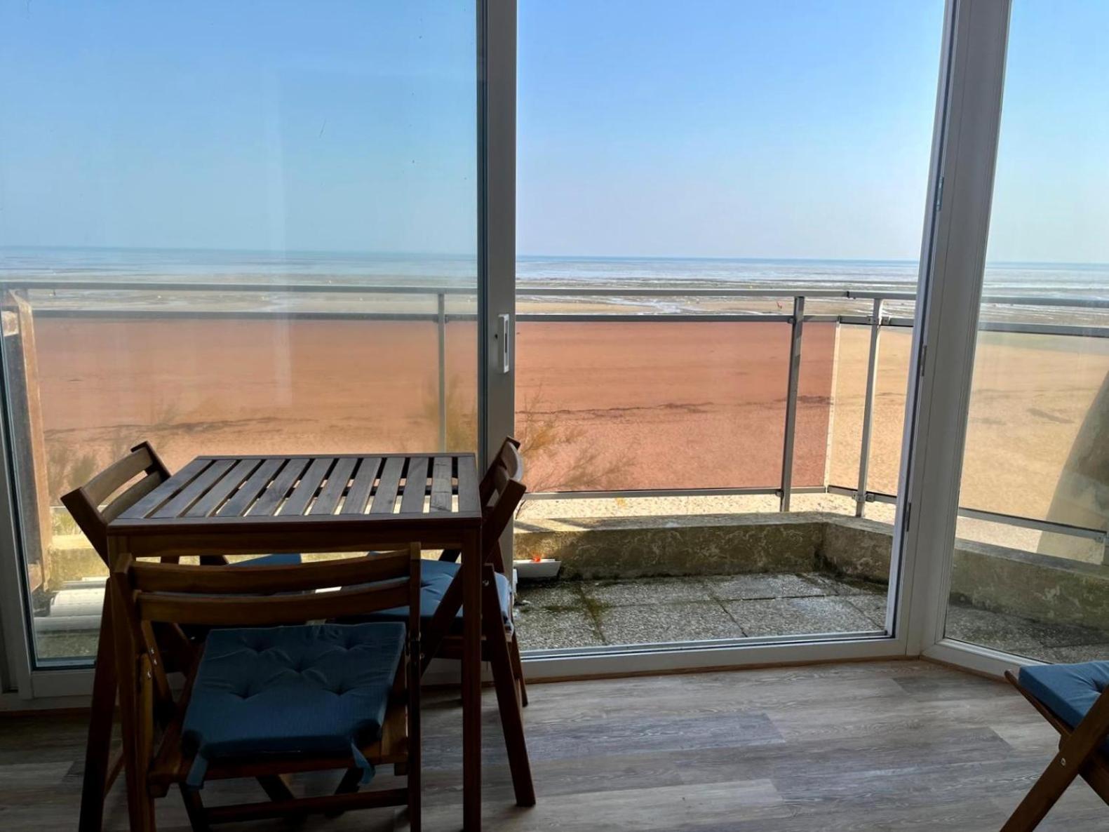 Mettons Les Voiles - Appt Vue Mer Avec Loggia Bernieres-sur-Mer Экстерьер фото